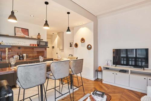 elegant apartment montorgueil le marais