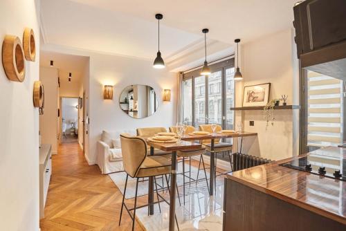 elegant apartment montorgueil le marais