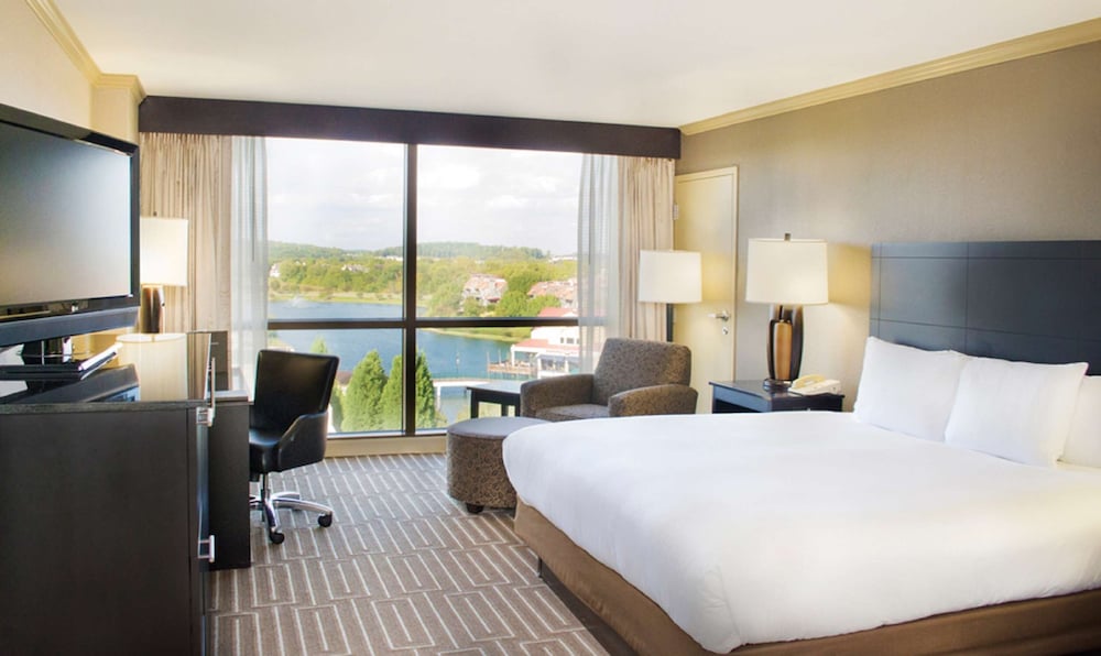 hilton charlotte university place