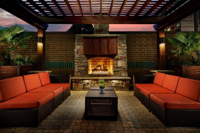 hilton charlotte university place