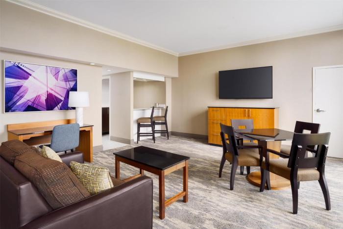 hilton charlotte university place