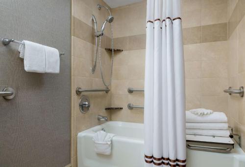 hilton charlotte university place