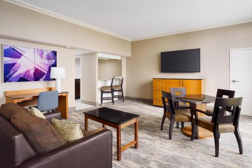 hilton charlotte university place