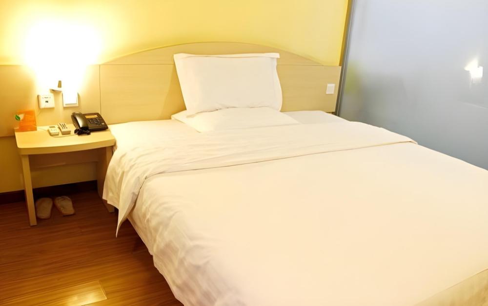 7 days inn wuhu fangte tianmenshan road light railway station