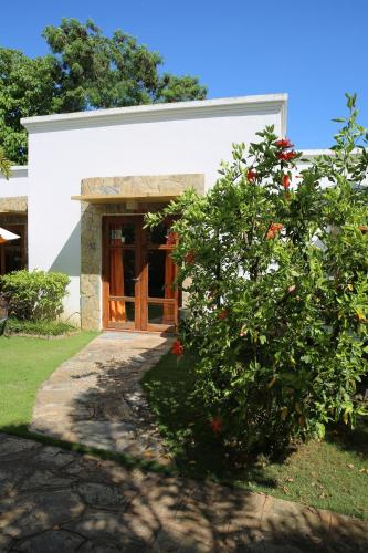acacia tree garden hotel