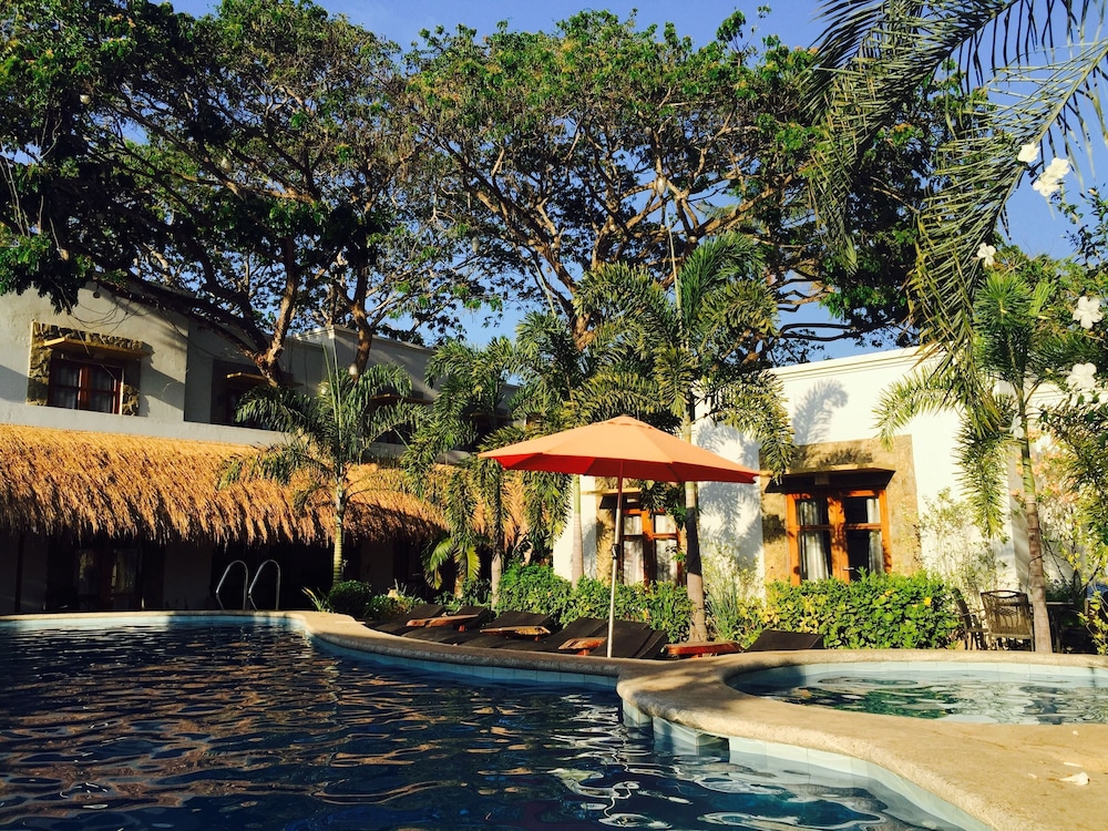 acacia tree garden hotel