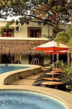 acacia tree garden hotel