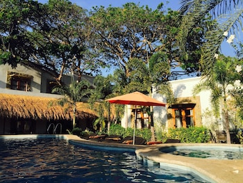 acacia tree garden hotel