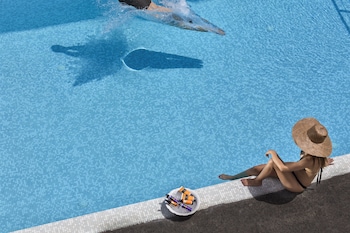 Aressana Spa Hotel And Suites,Megalochori>>Fira,4 star