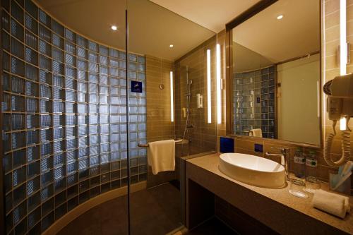 holiday inn express haikou west coast by ihg
