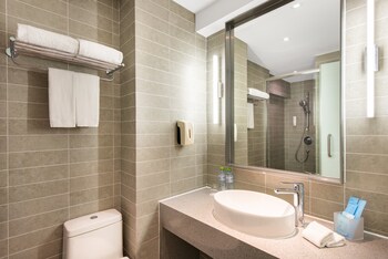 holiday inn express haikou west coast by ihg