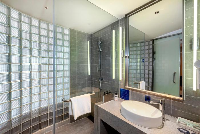 holiday inn express haikou west coast by ihg