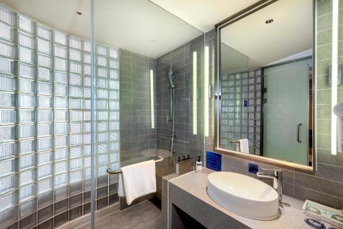 holiday inn express haikou west coast by ihg