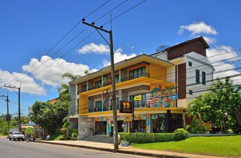 tairada boutique hotel x staylah