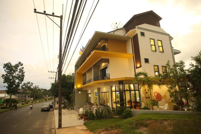 tairada boutique hotel x staylah