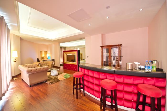 the royal pinnacle hotel