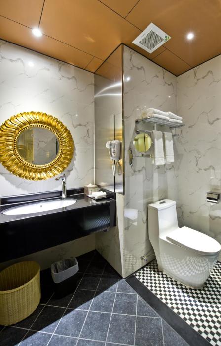 the royal pinnacle hotel