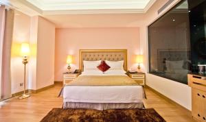 the royal pinnacle hotel