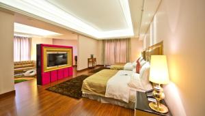 the royal pinnacle hotel