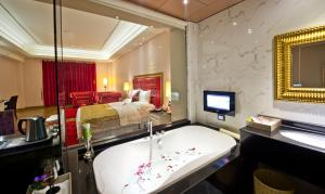 the royal pinnacle hotel