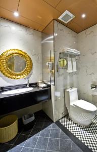 the royal pinnacle hotel