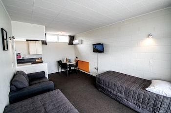 aura accommodation