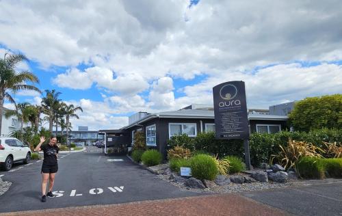 aura accommodation