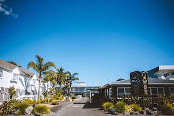 aura accommodation