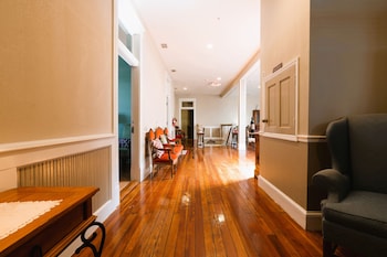Oak Tree Hotel,Near Arcadia Opera House Museum,3 star