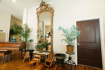 Oak Tree Hotel,Near Arcadia Opera House Museum,3 star