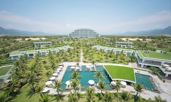 cam ranh riviera beach resort and spa