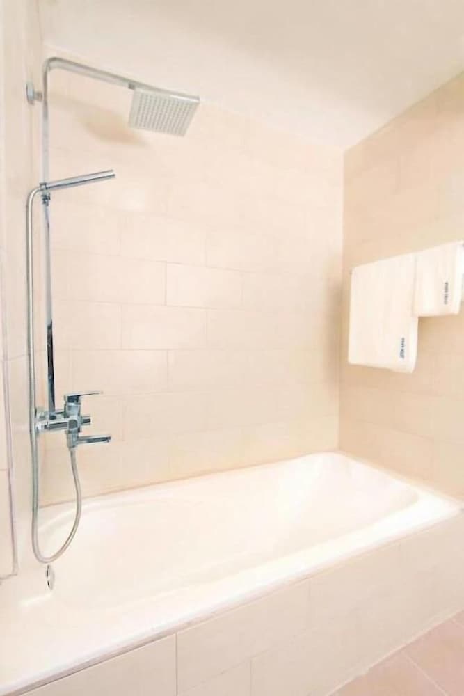 avana laemchabang hotel