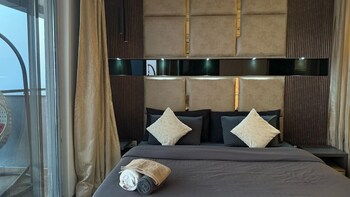 41 Floor River View - Theroomerastay,,3 star