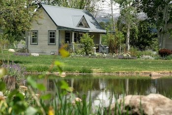 apple orchard inn