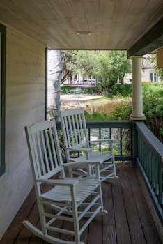 apple orchard inn