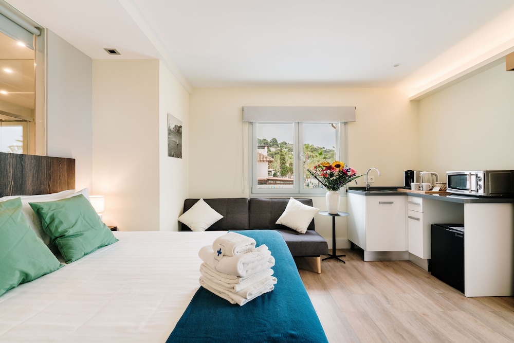 h boutique la caleta bay