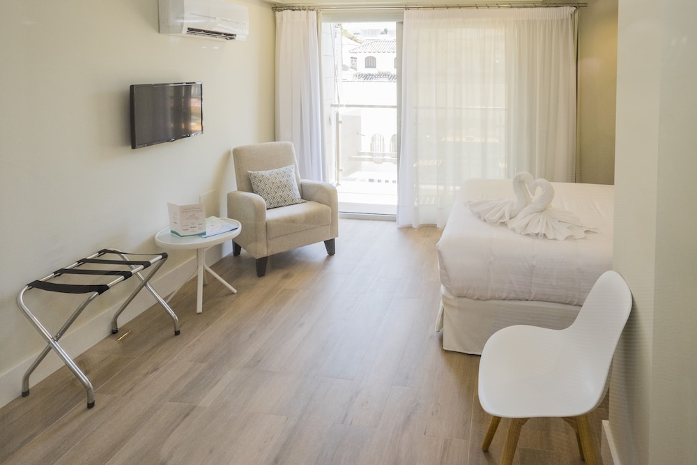 h boutique la caleta bay