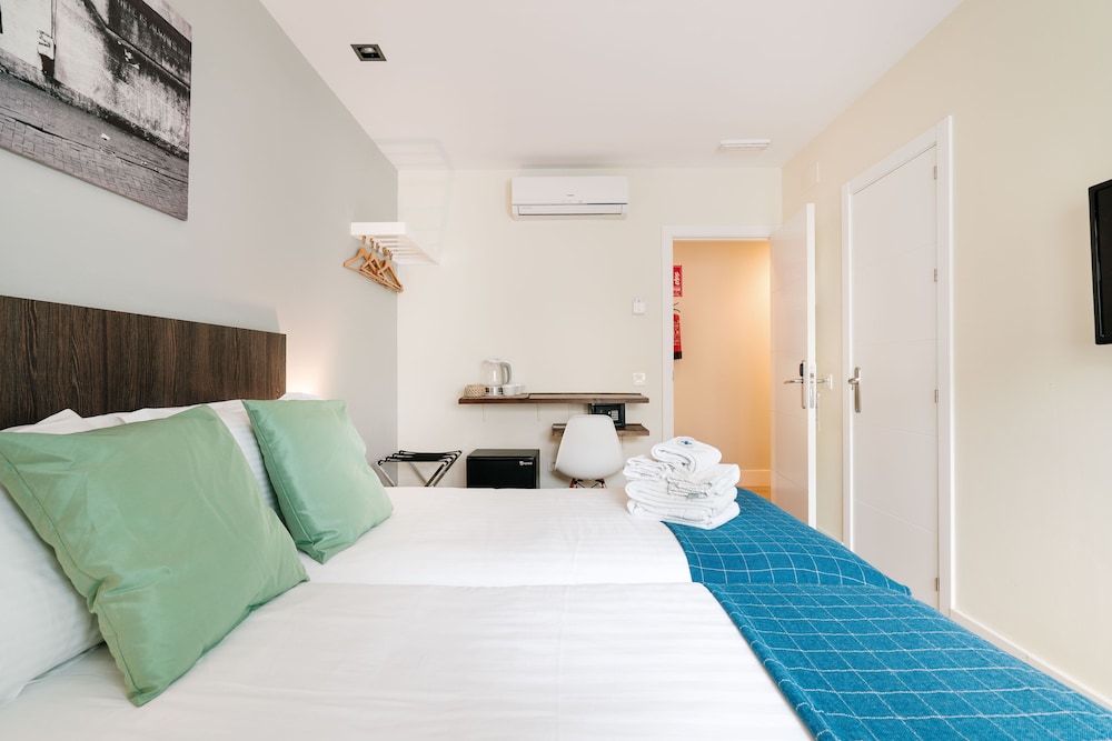 h boutique la caleta bay