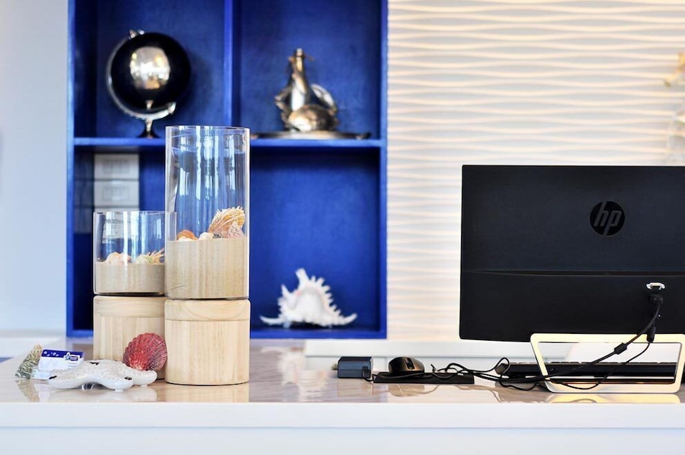 chill house nai yang beach