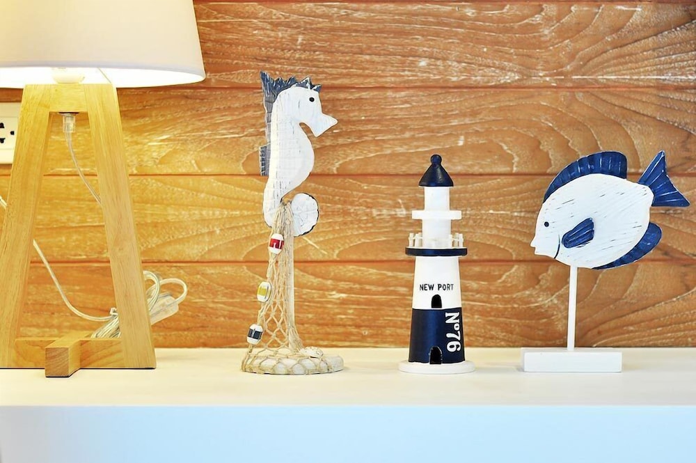 chill house nai yang beach