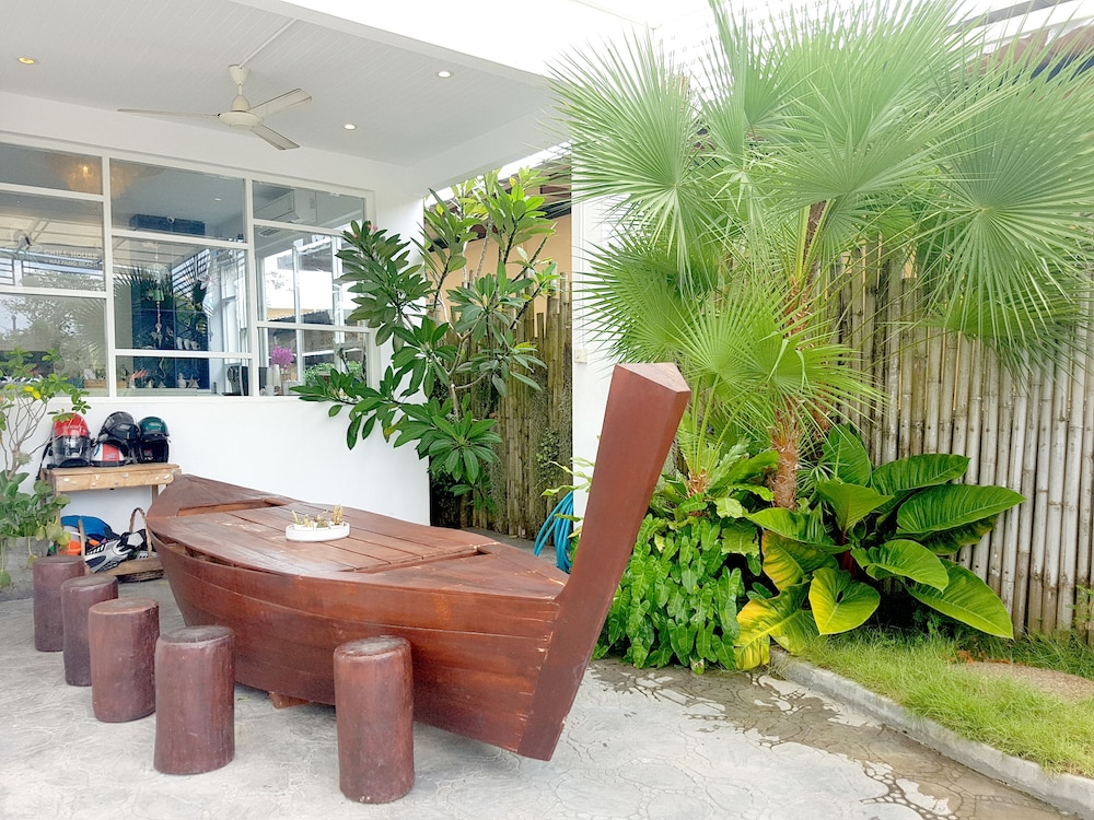chill house nai yang beach