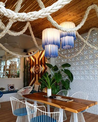 chill house nai yang beach