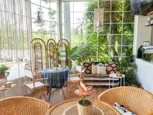 chill house nai yang beach