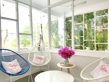 chill house nai yang beach
