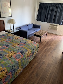 smokey point motor inn