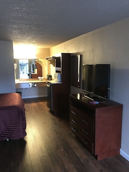 smokey point motor inn