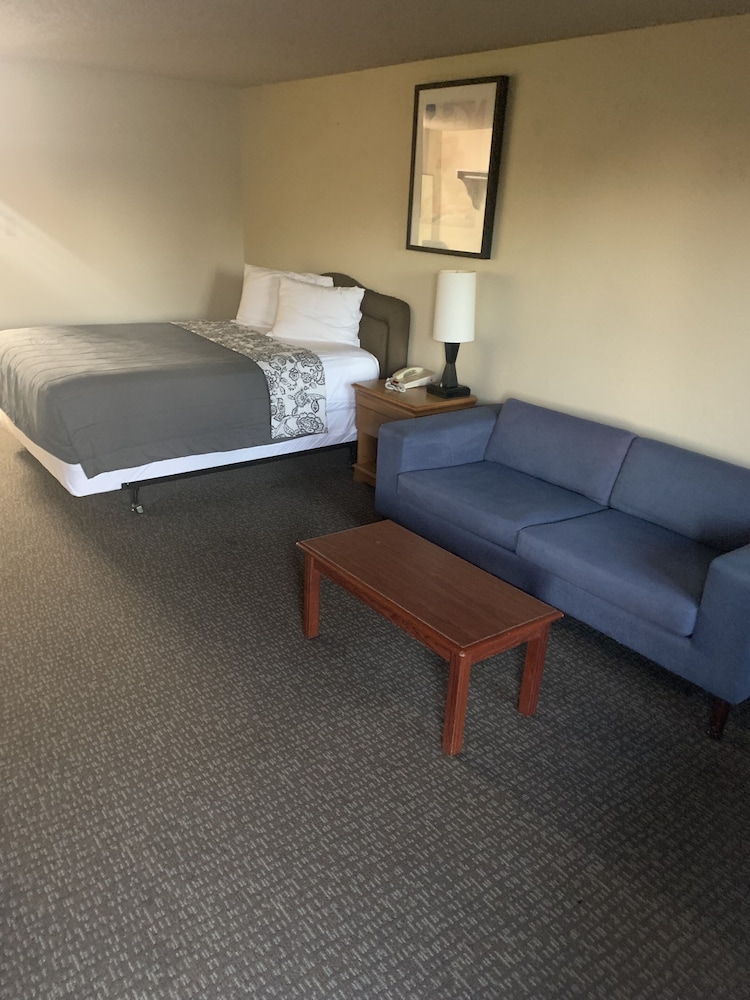 smokey point motor inn