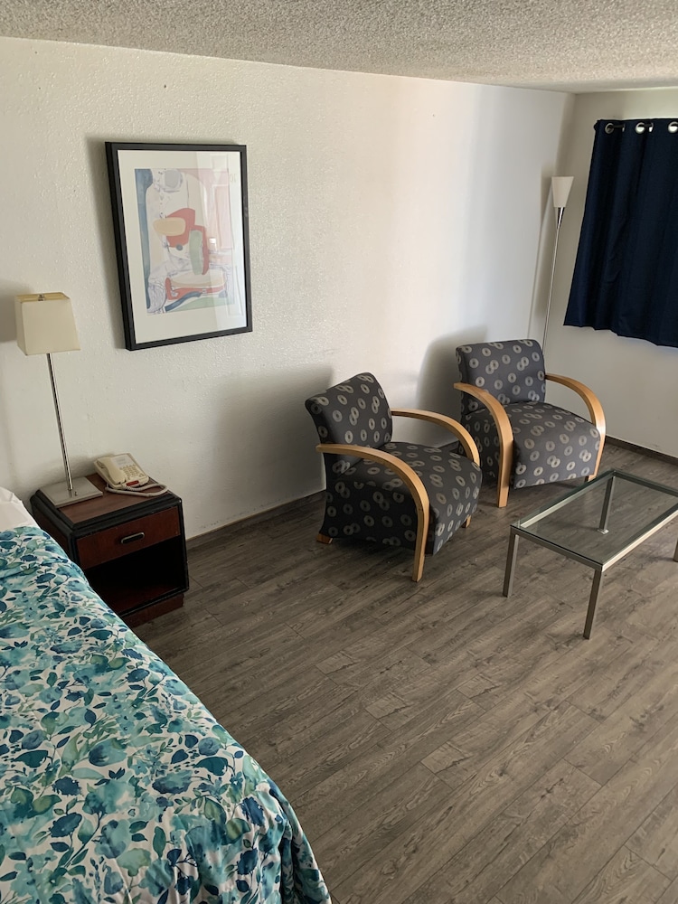 smokey point motor inn