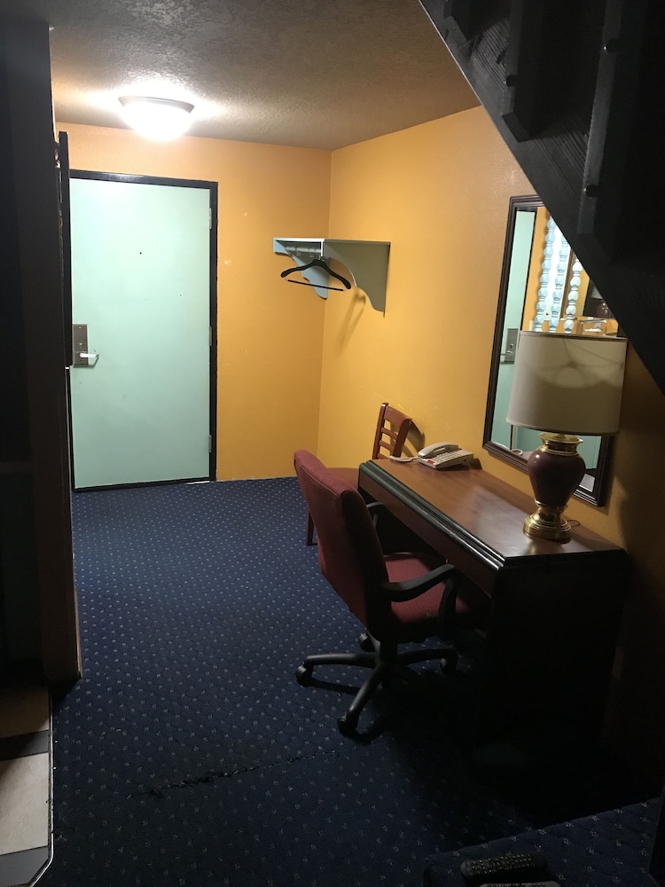 smokey point motor inn