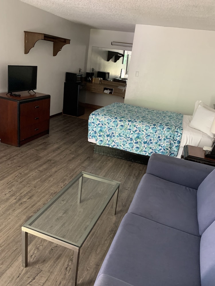 smokey point motor inn